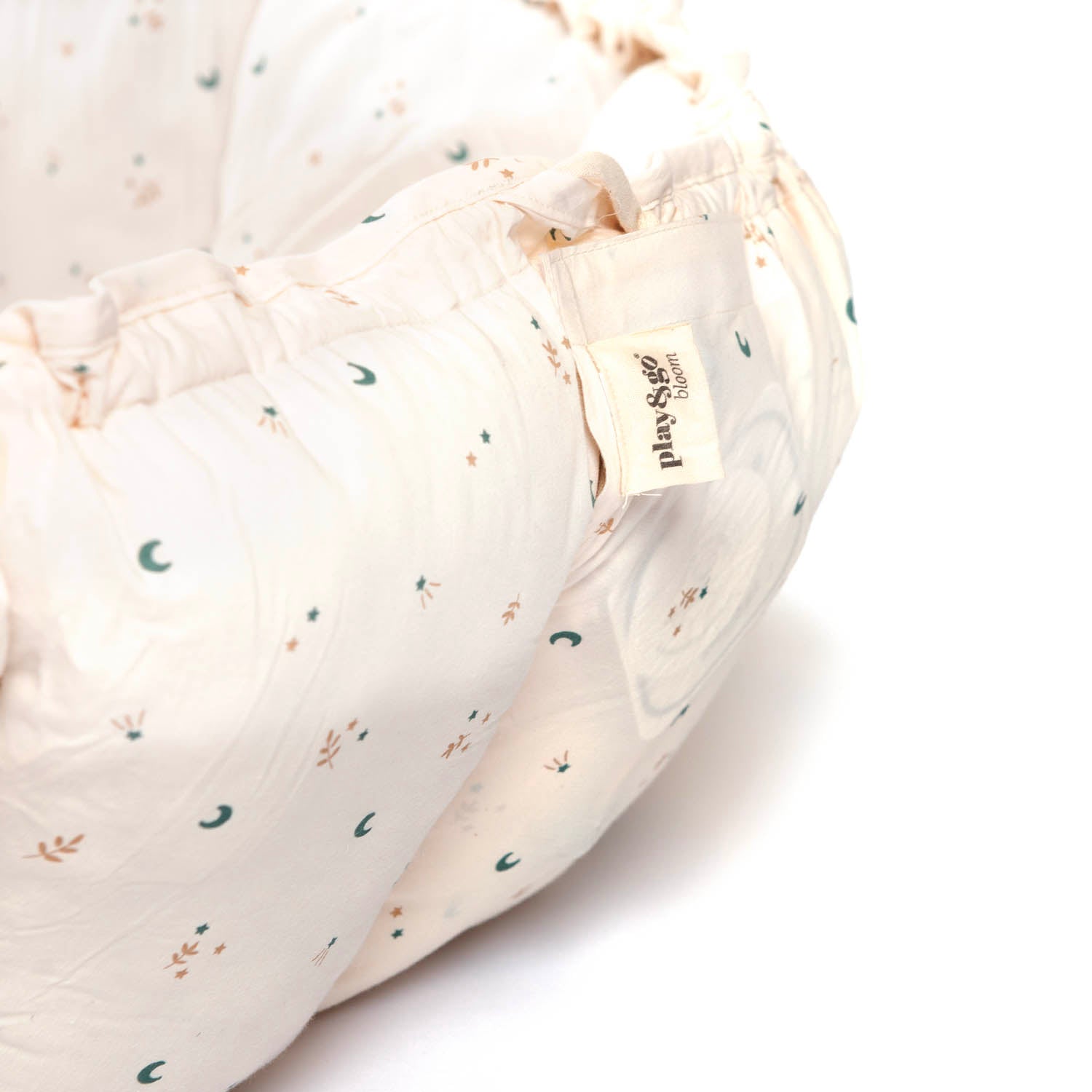 detail picture of Bloom moon organic babymat, raised edges, logo Play&Go