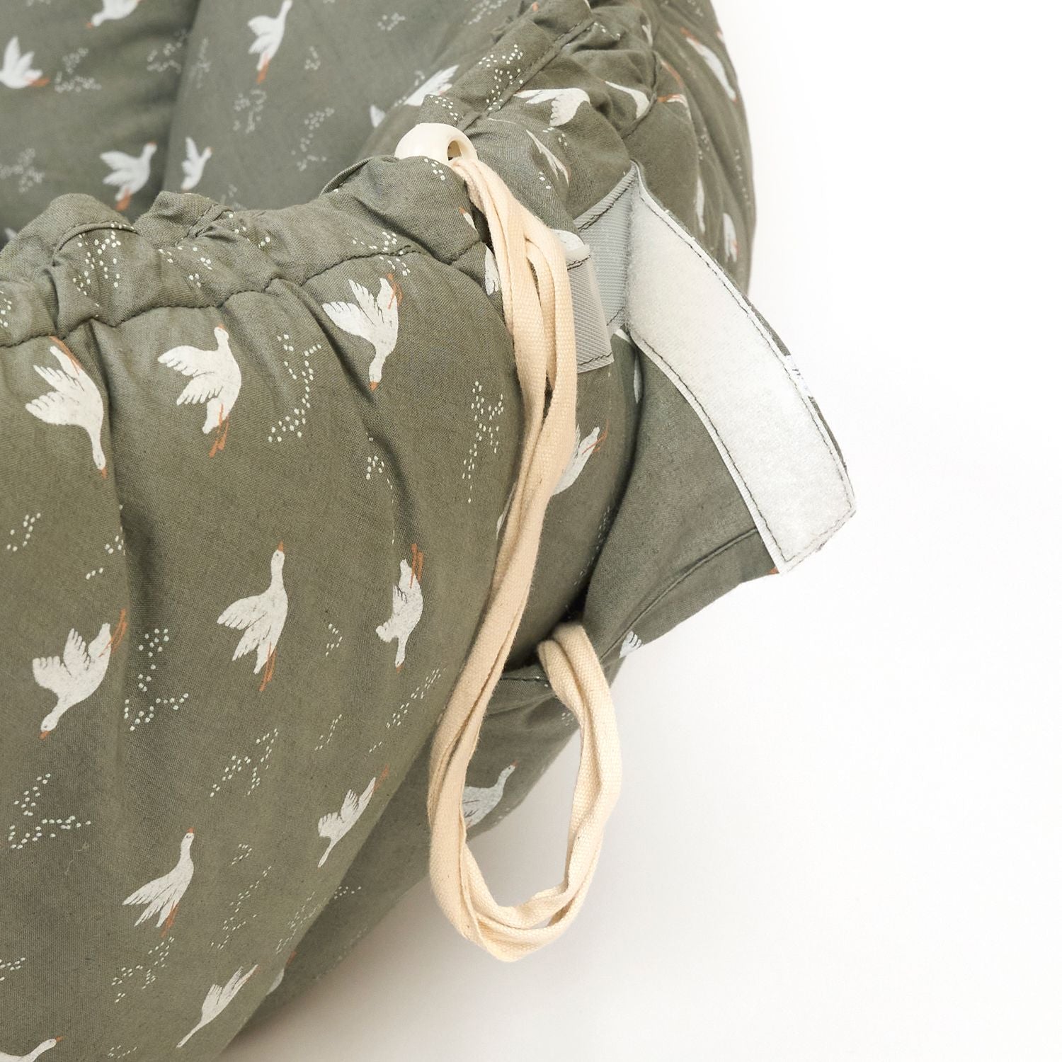bloom birds babymat, crib, raised edges, closure system