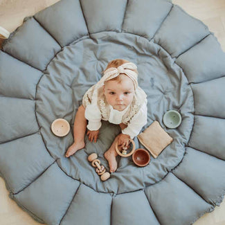 organic babyspeelkleed & cocon - dusty blue