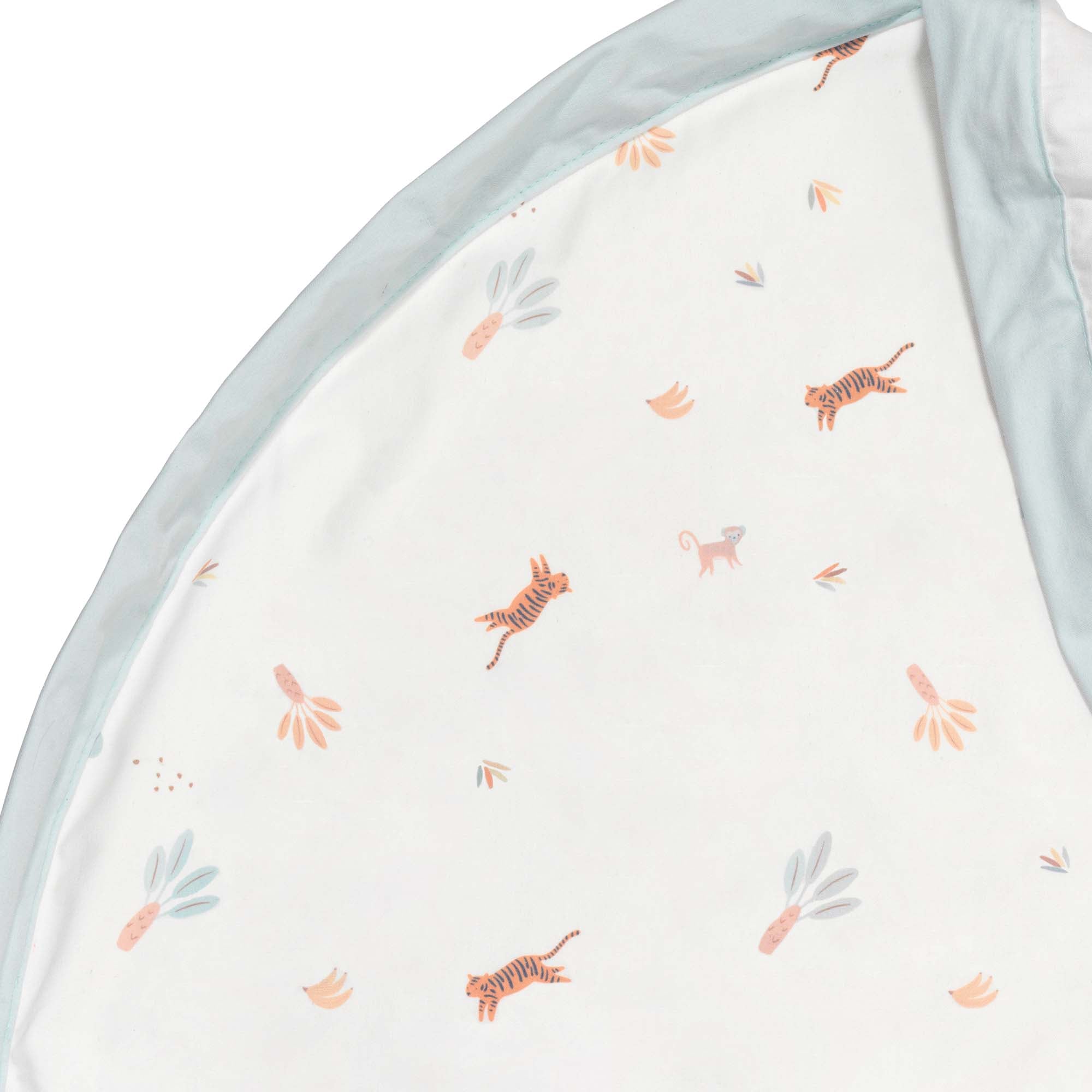 detail picture of jungle storage bag