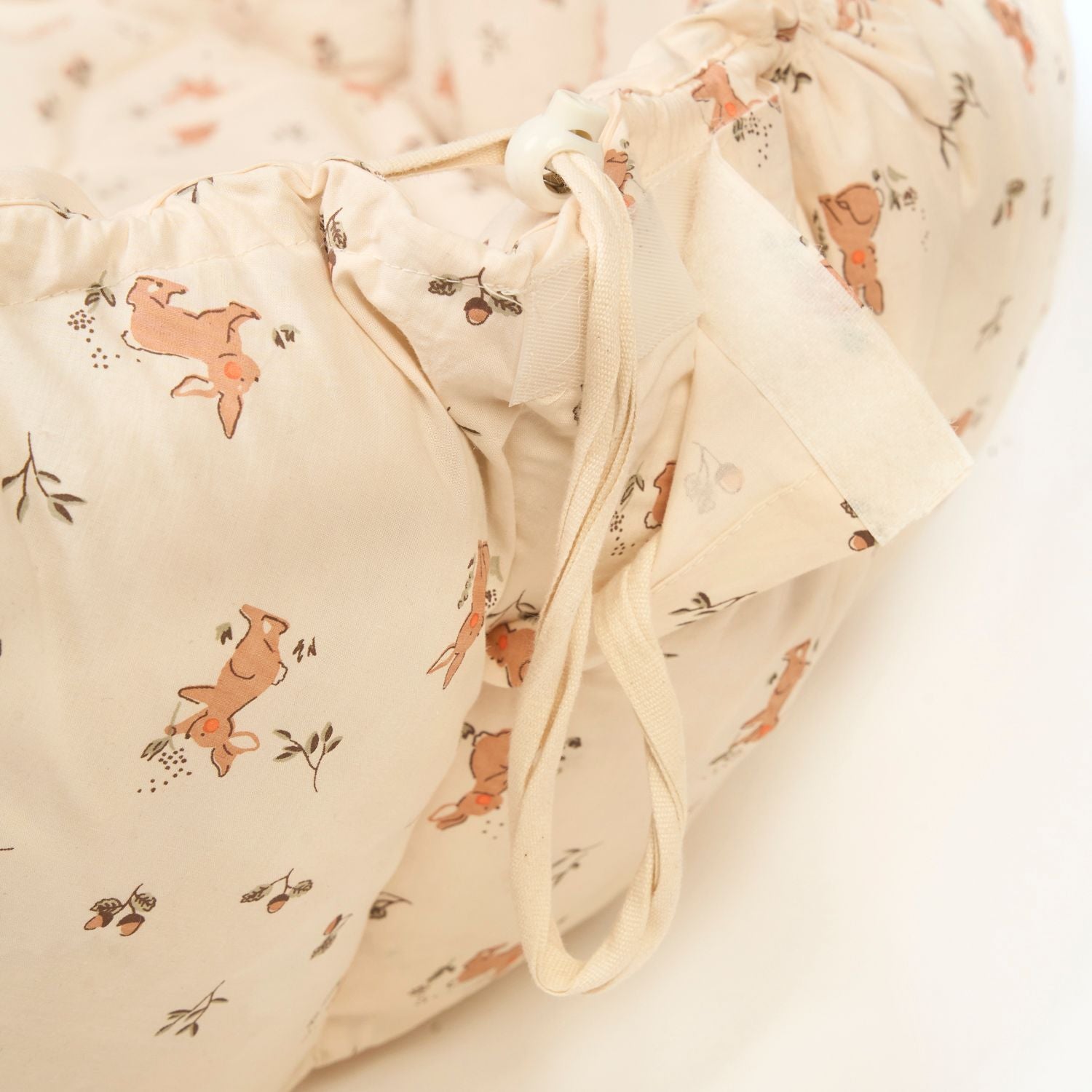 bloom rabbit babymat, crib, raised edges, closure system