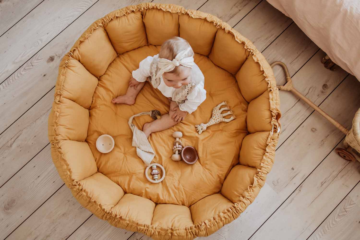 organic babyspeelkleed & cocon - mustard