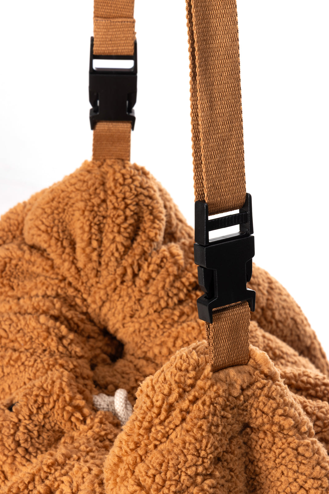 noomad soft teddy brown, closing system
