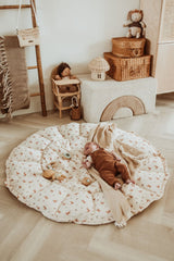 bloom rabbit babymat, open on floor in kidsroom, little baby is lying on the mat on a blanket
