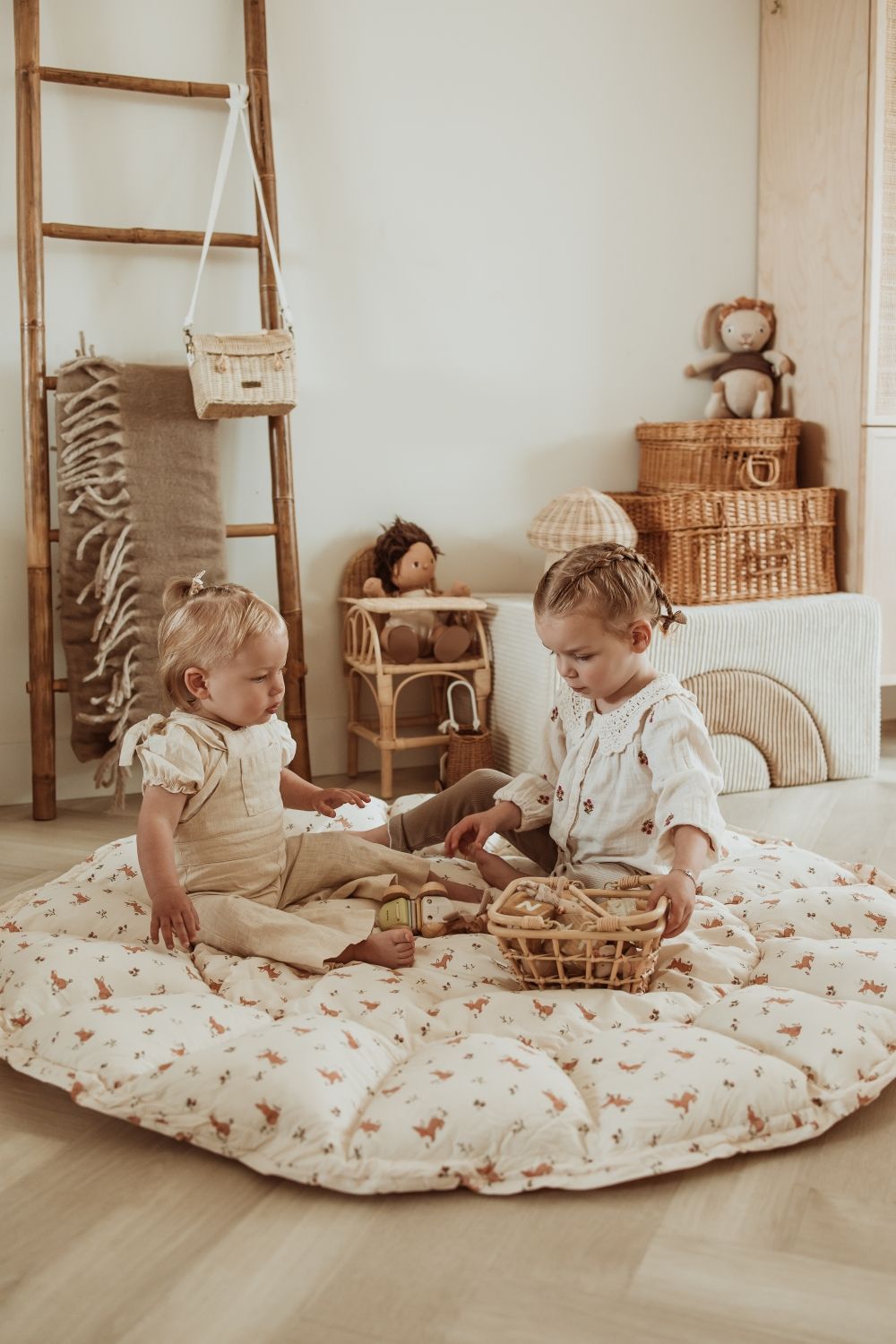 bloom rabbit babymat, open on floor in kidsroom, children are sitting on the mat and playing with wooden toys