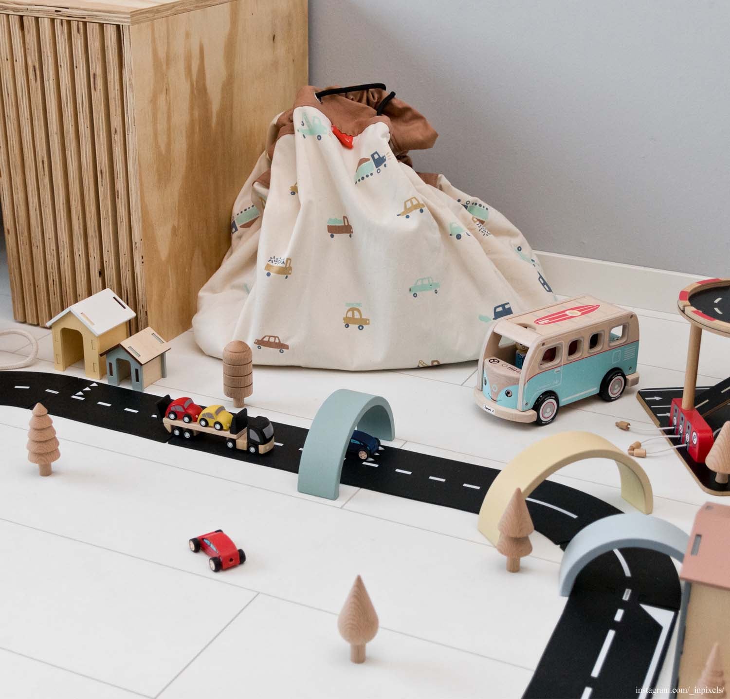 Play&Go storage bag and play mat, print big cars, closed, standing in kidsroom next to desk