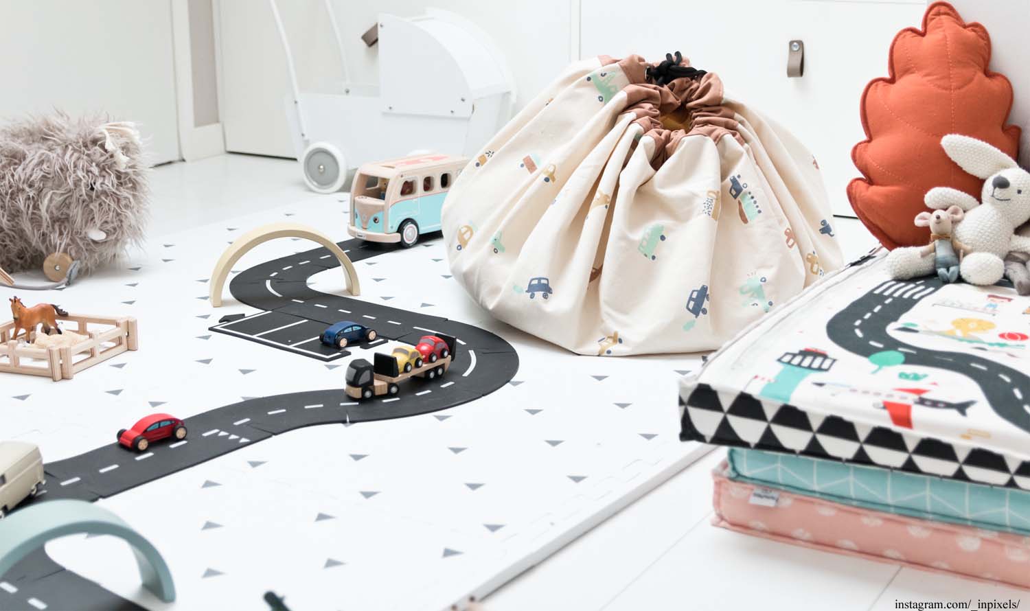 Play&Go storage bag and play mat, print big cars, closed, kidsroom, standing on floor between toys
